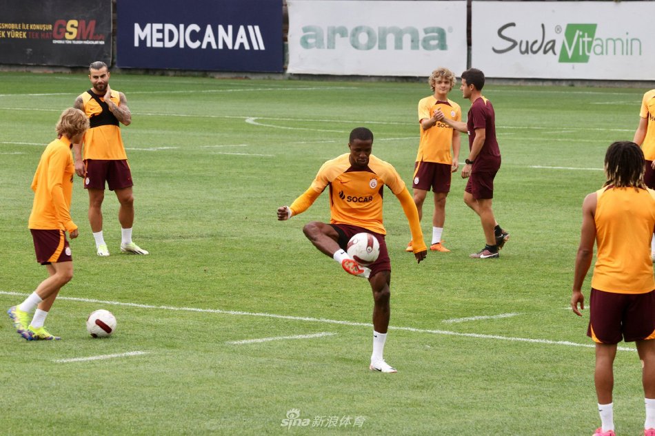 热气腾腾的 热气腾腾的